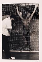 cca 1980 Marinkay István: Így készül, pecséttel jelzett vintage fotóművészeti alkotás, 40x30 cm