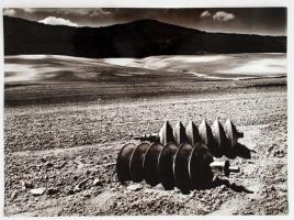 cca 1980 Gebhardt György (1910-1993): Mezőgazdasági táj, feliratozott vintage fotóművészeti alkotás, 30x40 cm