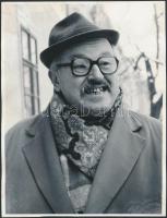 Beke György (álnevei: Faragó György, Bárdócz Gergely) (1927-2007) erdélyi magyar József Attila-díjas író, újságíró, műfordító fotója, 24x18cm