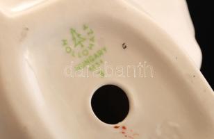 Hollóházi népviseletbe öltözött varró lány, kézzel festett, jelzett, kid kopádnxomokksl, m: 24 cm