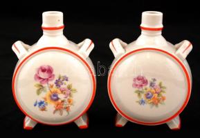 2 db virágmotívumos Kispesti Porcelán kulacs, matricás, jelzett, apró kopásnyomokkal, m: 11,5 cm