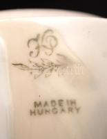 2 db virágmotívumos Kispesti Porcelán kulacs, matricás, jelzett, apró kopásnyomokkal, m: 11,5 cm