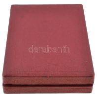 ~1950. "Kiváló műszaki dolgozó" zománcozott fém kitüntetés dísztokban T:2