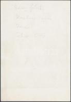 A Metro együttes tagjainak aláírásai őket ábrázoló fotón