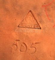 Mázas kerámia csempe mókás figurával, jelzett ("Richter"), kis kopásnyomokkal, 13,5×12,5 c...