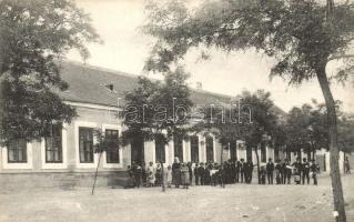 Baj, iskola, csoportkép, kiadja Lindenberg Adolf