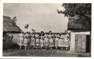 Kalocsai népviselet / Hungarian folklore from Kalocsa