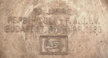 "Pepsi-Cola 10 Jahre Budapest, 1980" felirattal fémtálka, d:12cm