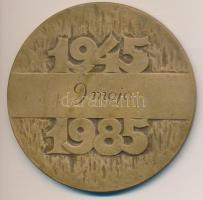 Lengyelország 1985. Győzelem 40. évfordulója/ 1945-1985 kétoldalas Br érem. Szign.: JM (70mm) T:2 Poland 1985. 40th anniversary of victory / 1945-1985 two-sided Br medallion. Sign.: JM (70mm) C:XF
