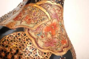 Japán porcelán váza, kézzel festett, sérüléssel, jelzés nélkül, m: 25 cm