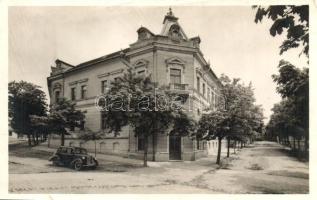 Ipolyság, Sahy; Magyar királyi állami gimnázium, automobil, kiadja Polgár I. / grammar school, automobile (EK)