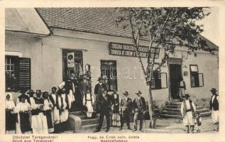 Teregova, Fogyasztási és Érték Szövetkezet üzlete és saját kiadása, csoportkép / cooperative shop, group picture (EK)