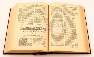 Vizsolyi Biblia 1590 I-II. Hasonmás kiadás, kísérőfüzet nélkül. Bp., 1981, Helikon. Díszes, domborny...