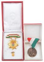 ~1960-1970. "Élelmiszeripar Kiváló Dolgozója" zománcozott fém kitüntetés miniatűrrel erede...