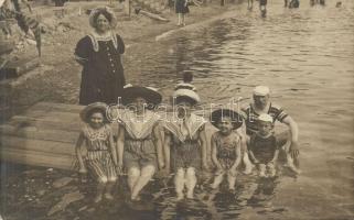 1908 Lovran, Lovrana; spa guests on the beach, Atelier Adria, photo (EK)