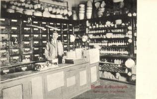 Vásárhely, Trhovitse; a Szövetkezeti üzlet belseje / cooperative shop interior (vágott / cut)