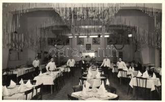 Komárom, Komárno; Központi Szálloda, az étterem és kávéház belseje, pincérek, Tromler Miklós / Central Hotel, restaurant and coffe shop interior, waiters (ragasztónyom / gluemark)