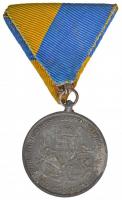1941. "Délvidéki Emlékérem" cink emlékérem mellszalaggal. Szign.: BERÁN L. T:2,2- kis korr...