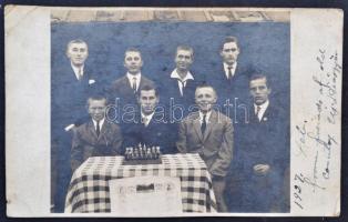 1926 Miskolc, Diósgyőr, sakkverseny. A résztvevők által feliratozott fotólap. / Chess contest photo card