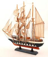 Háromárbocos hajómodell, fa, vászon, műanyag elemekből, szép állapotban, 32x32 cm