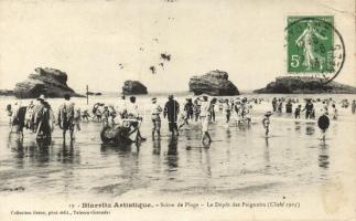 Biarritz, Scene de Plage, Le Depot des Peignoirs / beach (EK)