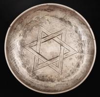 Dávid csillagos ezüst tálka héber felirattal, Ag., 108gr.,jelzés nélkül, kis horpadással, 3,5x15cm/
...