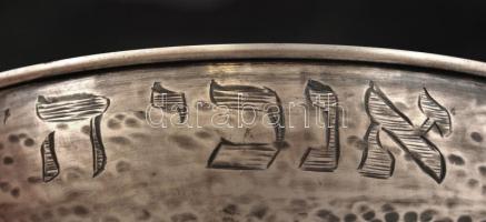 Dávid csillagos ezüst tálka héber felirattal, Ag., 108gr.,jelzés nélkül, kis horpadással, 3,5x15cm/
...