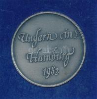 1982. "Szent István denár / Ungarn in Hamburg" fém emlékérem plasztik keretben, tok hiányz...