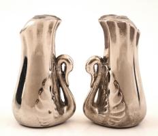 Hattyúkat formázó dekoratív fém só- ill. borsszóró, jó állapotban, m: 6,5 cm