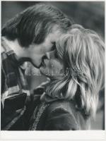 1975 Benkő Imre: Találkozás, jelzetlen, bemutatva a Magyarország ma című fotókiállításon 1975-ben, a Magyar Munkásmozgalmi Múzeumban, 24x18 cm