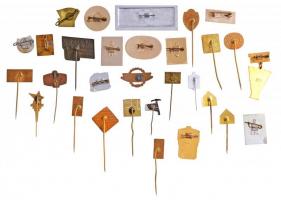 30db vegyes magyar és külföldi szocialista kitűző, jelvény, közte zománcozott is T:vegyes
30pcs of ...