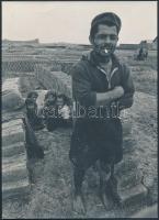 cca 1968 Ilku János: Vályogvető, feliratozott vintage fotóművészeti alkotás, 24x17 cm