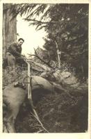1942 Hunter with hunted deer, photo (EK)