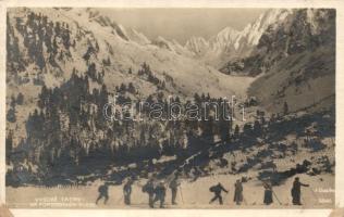 Tátra, a Poprádi-tó felé, kirándulók / to the Popradské pleso, hikers (EK)