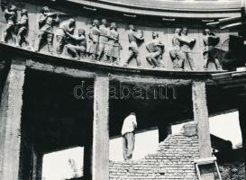 1968 Budapest, Stadion metróállomás építése miatt bontják a kupolát, 2 db fénykép, 18x24 cm