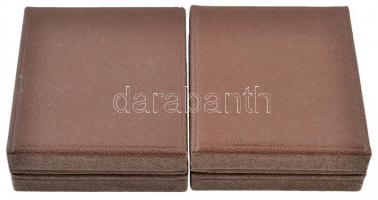 ~1990. 3db klf zománcozott és festett fém postás törzsgárda kitűző, két tokban T:1