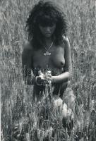 cca 1978 Bájos formák gyűjteménye, 4 db finoman erotikus fénykép, 15x24 cm és 21x15 cm közötti méret...