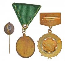 ~1970-1980. "30. Véradásért" festett, aranyozott fém jelvény mellszalagon, miniatűrrel, er...