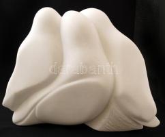 Héra József (1976- ): Madárcsalád, fehér márvány, jelzett, m: 19,5 cm