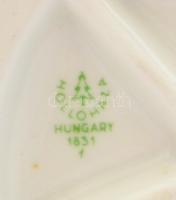 Hollóházi porcelán népviseletes lány, kézzel festett, alján repedéssel, jelzett, m:24 cm