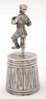 Orosz ezüst (Ag.)kupicás pohár, alján táncoló figurával, jelzett, nettó:59 g. ,  m:8 cm