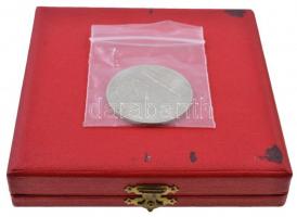 1986. "Vasas SC 1911-1986" Br emlékérem eredeti tokban (70mm) + Csíkszentmihályi Róbert (1...