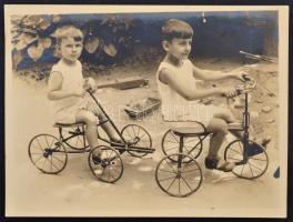 cca 1920-1930 Gyermekjátékok 6 db fotó 12x9 cm