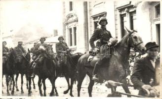 1940 Kolozsvár, Cluj; bevonulás, lovas katonák / entry of the Hungarian troops, soldiers on horses; 'Kolozsvár visszatért' So. Stpl., photo (EK)