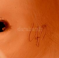 Győrbíró Enikő (1932-1999): Anya gyermekével. Festett kerámia, jelzett, apró hibákkal, m:16 cm