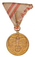 Ausztria 1932. "Háborús Emlékérem 1914-1918" aranyozott Br kitüntetés mellszalagon T:2- Austria 1932. "Great War Commemorative Medal 1914-1918" gilt Br medallion on ribbon C:VF