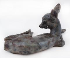 Fritz Heidenreich (1895-1966): Fekvő őzike. Bronz, jelzett, h:29 cm, m:15 cm