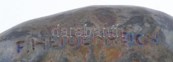 Fritz Heidenreich (1895-1966): Fekvő őzike. Bronz, jelzett, h:29 cm, m:15 cm