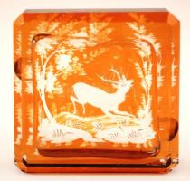 Hamuzó, maratott szarvasos jelenettel, kis csorbával, 9,5×9,5 cm