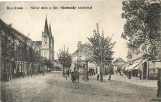 Komárom, Komarno; Nádor utca, Szentháromság szobor / street, trinity, shops